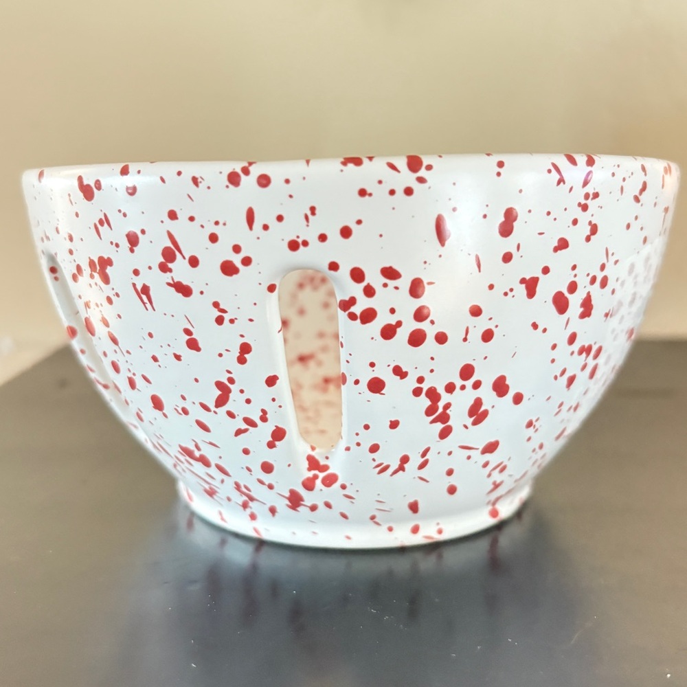 M Design berry bowl. Splatter design. Brand new.